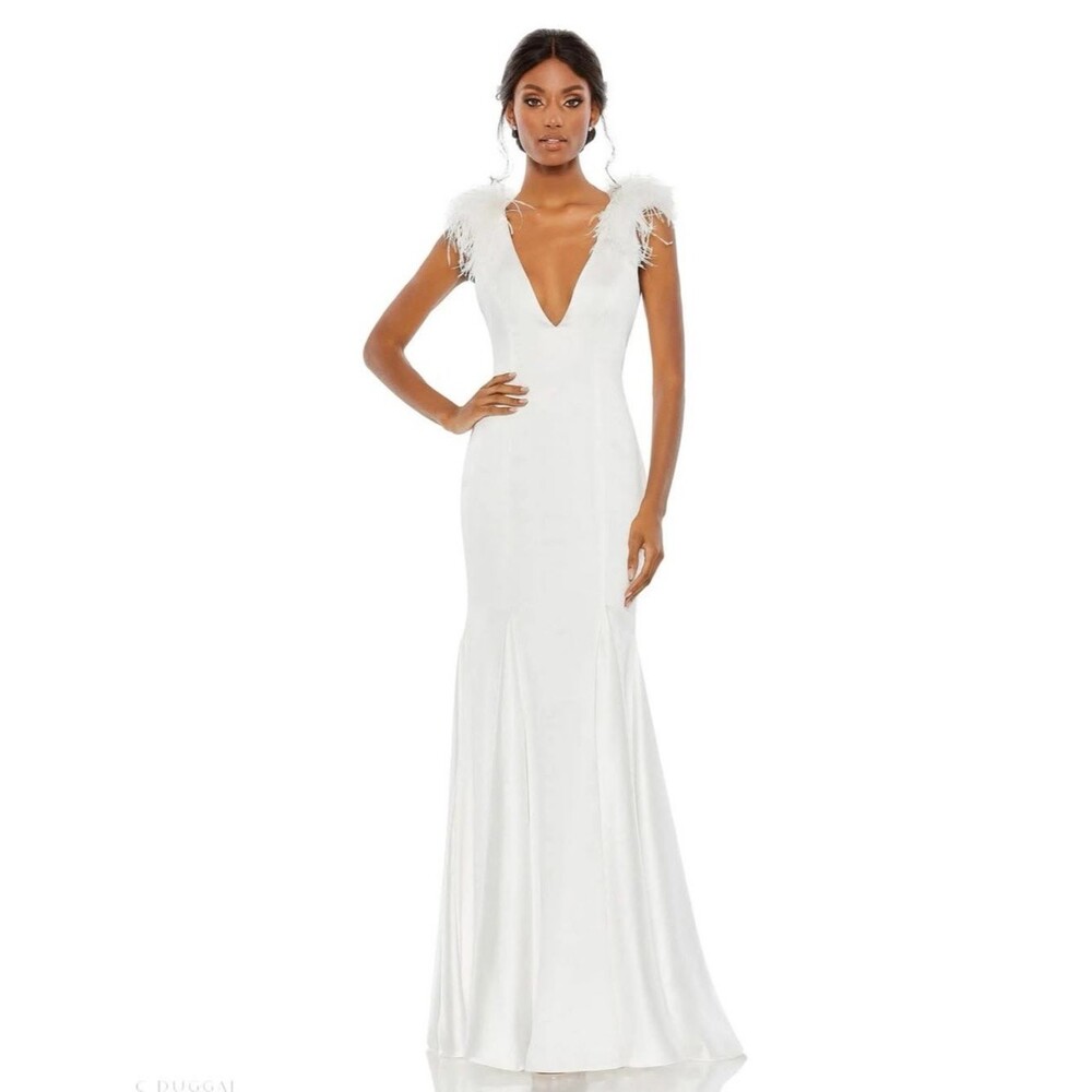 NEW Mac Duggal 68137 Satin Feather Shoulder V-Neck White Gown Dress Size 6 NWT
